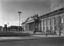 01 Museum Fridericianum mit Schriftzug der ersten documenta